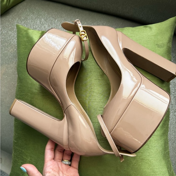 VALENTINO GARAVANI TAN-GO PLATFORM PUMP IN PATENT LEATHER 155 MM | 6.5EU - Picture 11 of 16